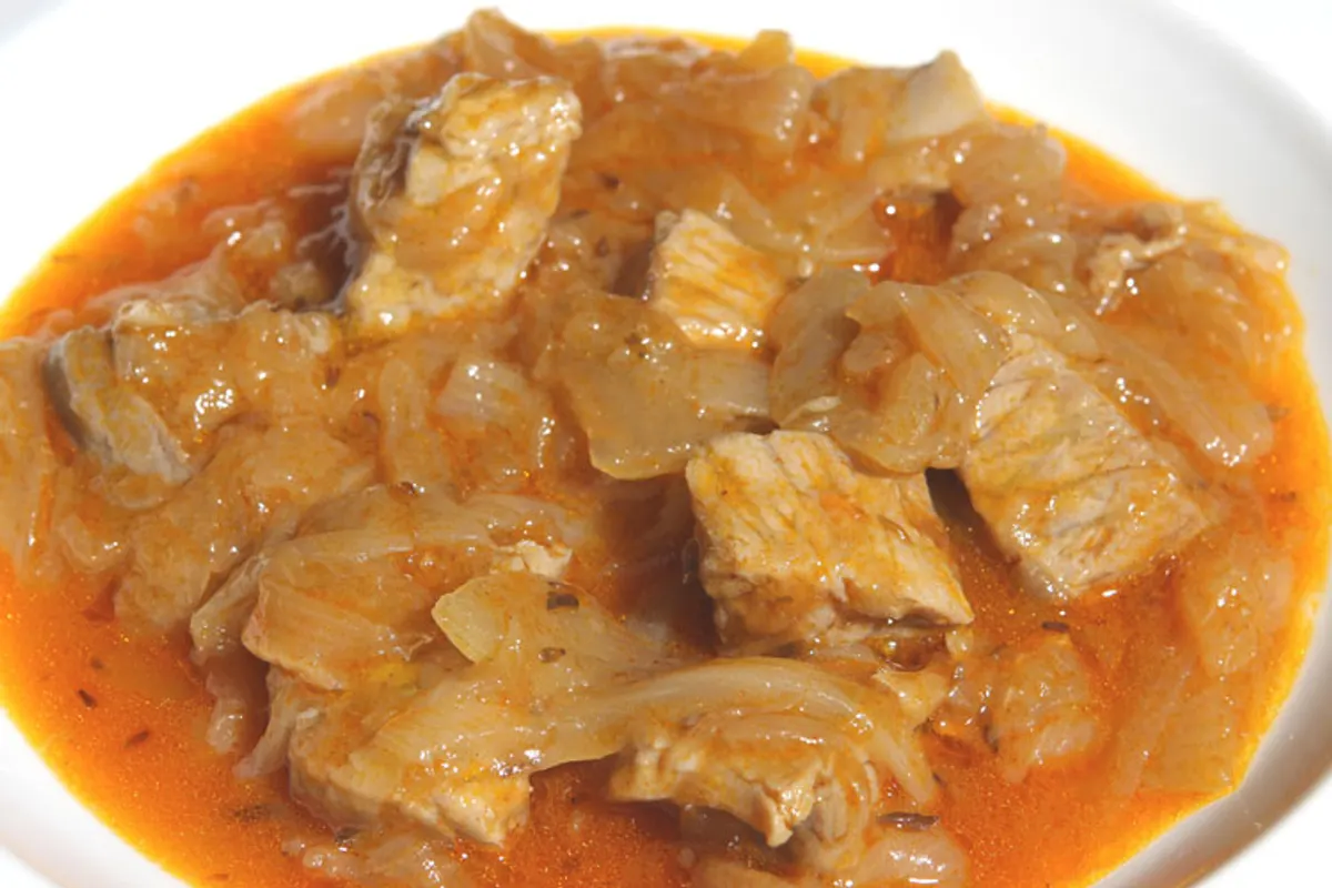 Atún encebollado — receta andaluza de Cádiz