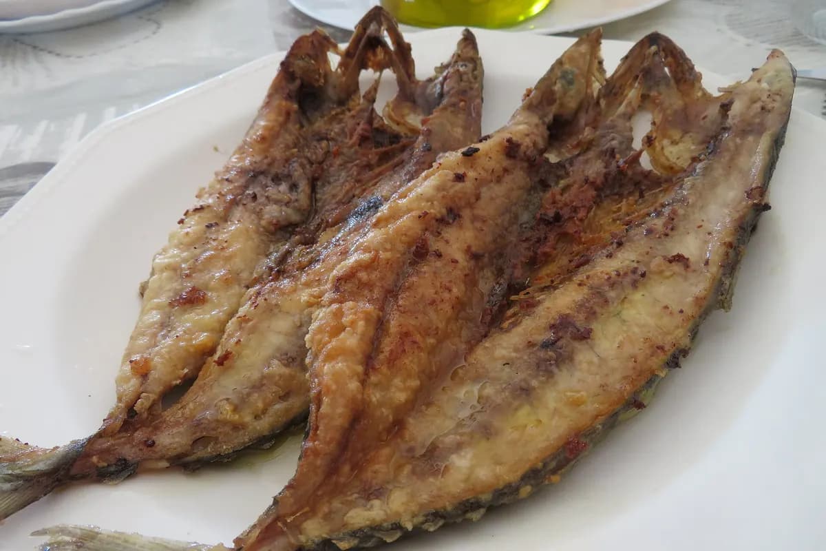 Caballa en adobo de Málaga, cocina andaluza casera