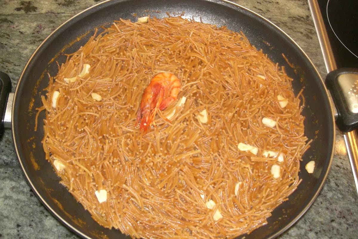 Cazuela de fideos a la malagueña de Málaga, cocina andaluza casera