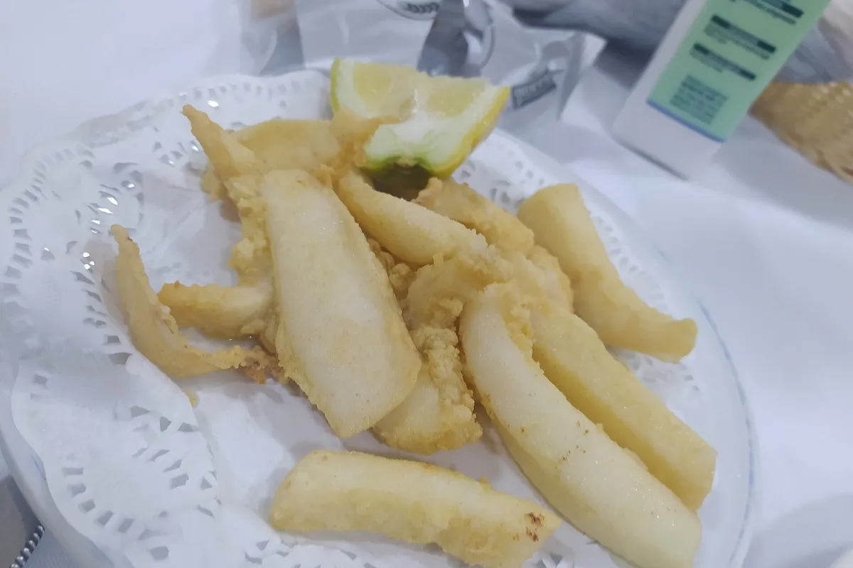 Chocos con habas — receta andaluza de Huelva
