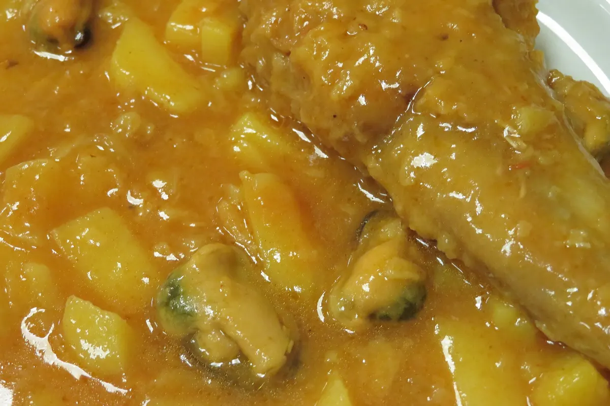 Cola de rape con patatas — receta andaluza de Huelva