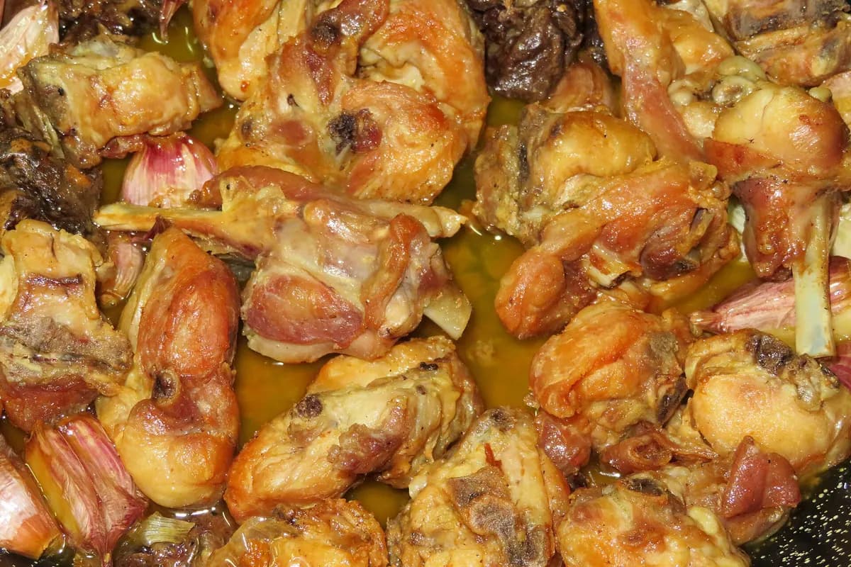 Conejo al ajillo — receta andaluza de Córdoba