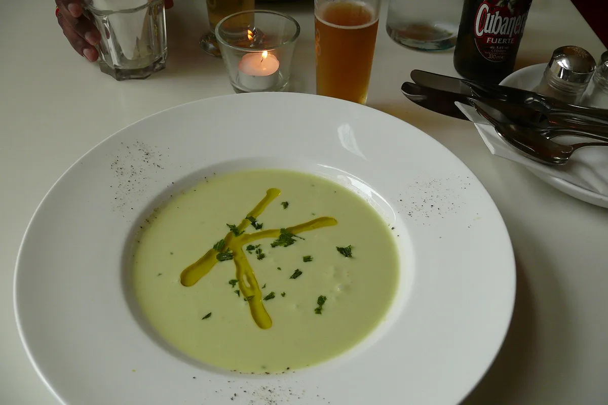 Crema fría de aguacate andaluza de Granada, cocina andaluza casera