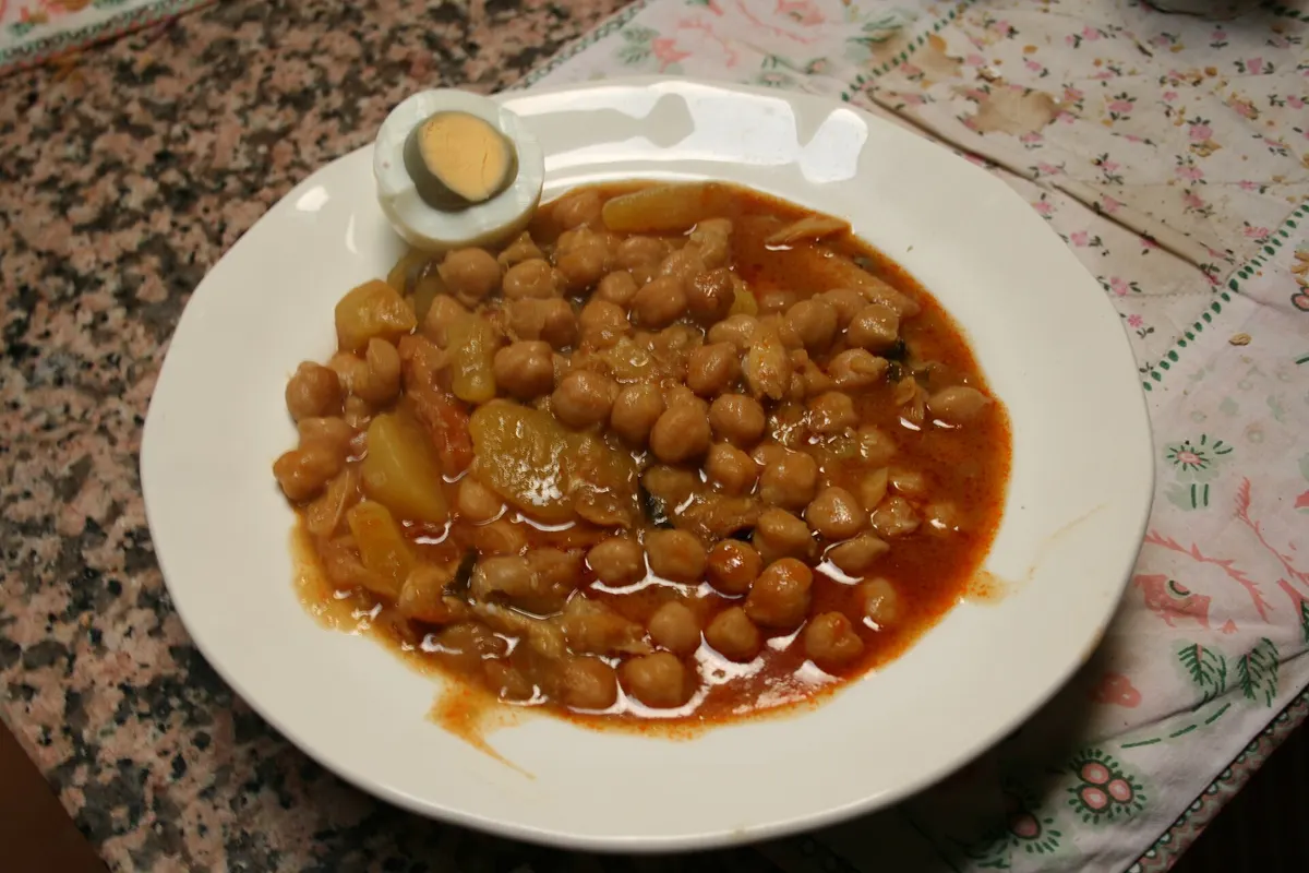 Espinacas con garbanzos — receta andaluza de Sevilla