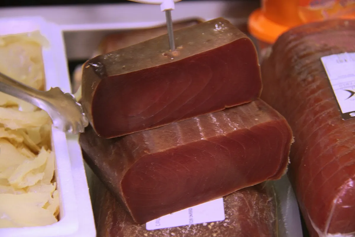 Mojama con almendras de Huelva, cocina andaluza casera